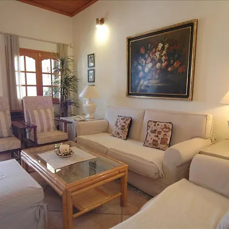 Villa Miramar Teguise - A Fantastic 4 Bedroom - Front Line - Amazing Sea Views *