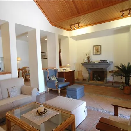 Villa Miramar Teguise - A Fantastic 4 Bedroom - Front Line - Amazing Sea Views
