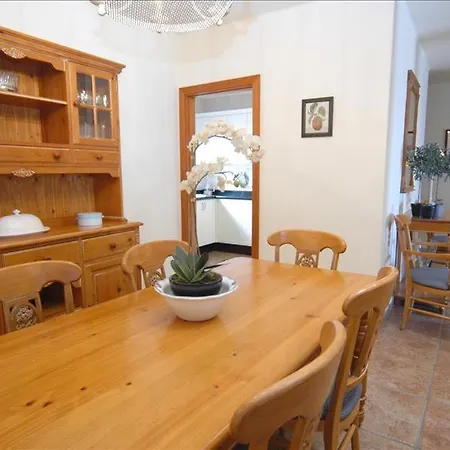 Villa Miramar Teguise - A Fantastic 4 Bedroom - Front Line - Amazing Sea Views