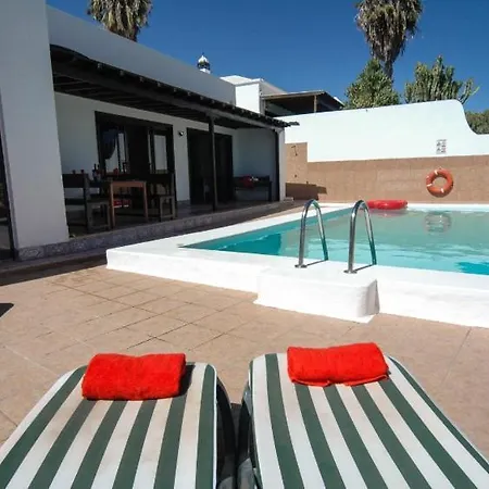 Villa Miramar Teguise - A Fantastic 4 Bedroom - Front Line - Amazing Sea Views *
