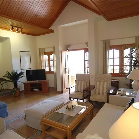 Miramar Teguise - A Fantastic 4 Bedroom - Front Line - Amazing Sea Views Villa *